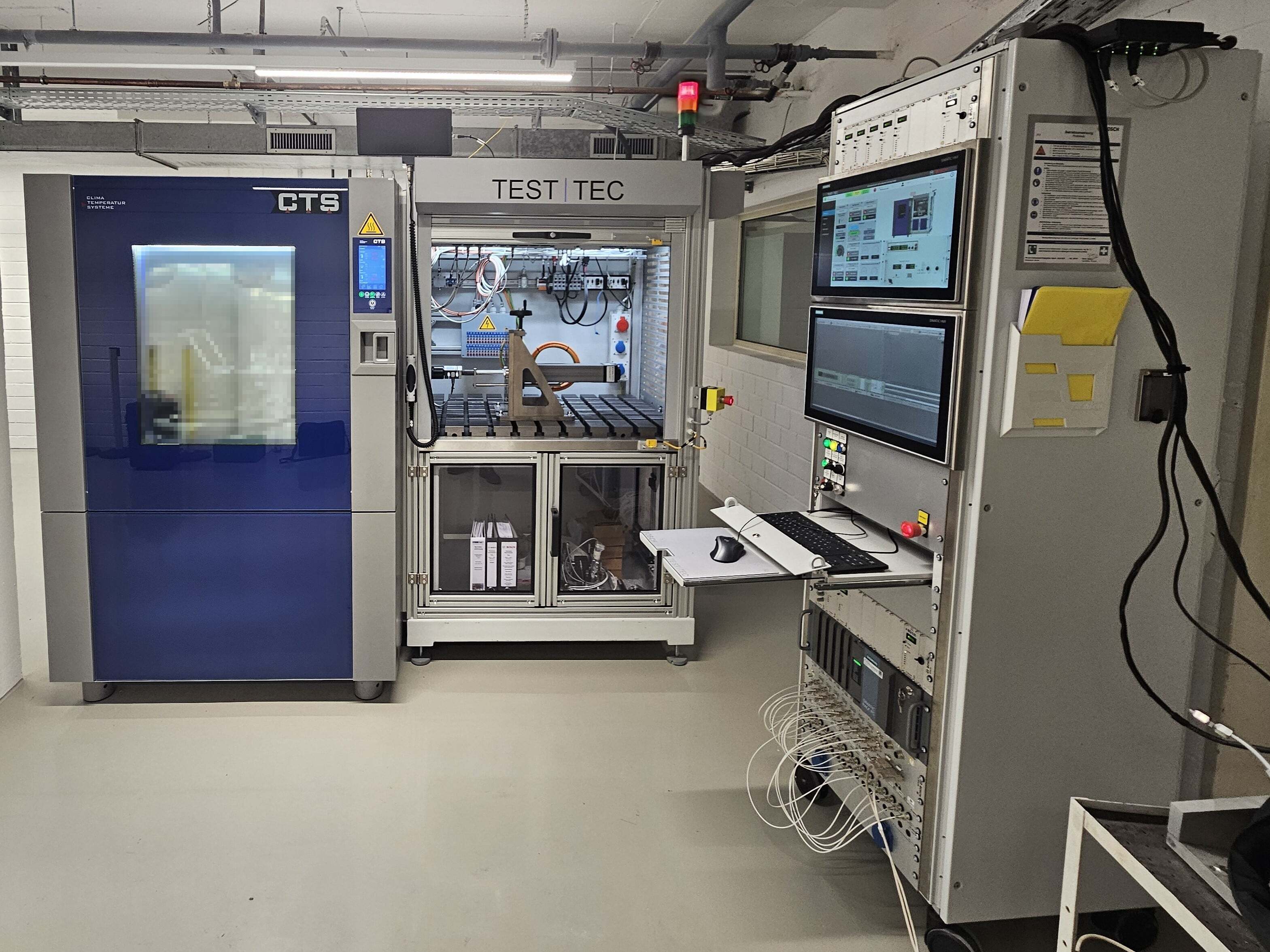 Klimakammer mit externem Lastzylinder